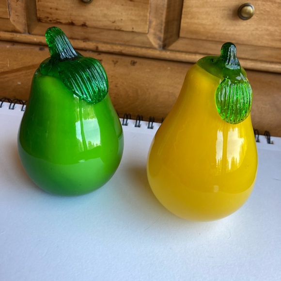 💛💚 pair of Green and Yellow Glass Pear Figurines - Picture 1 of 6